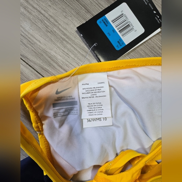 Nike Women's Swimsuit- Size 10 - Picture 4 of 5